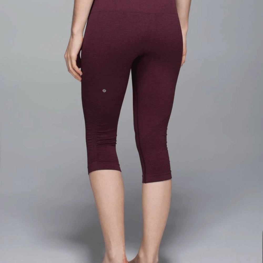 Lululemon Capri Leggings Women's 2 Red In The Flow Crop‎ Synched Detail